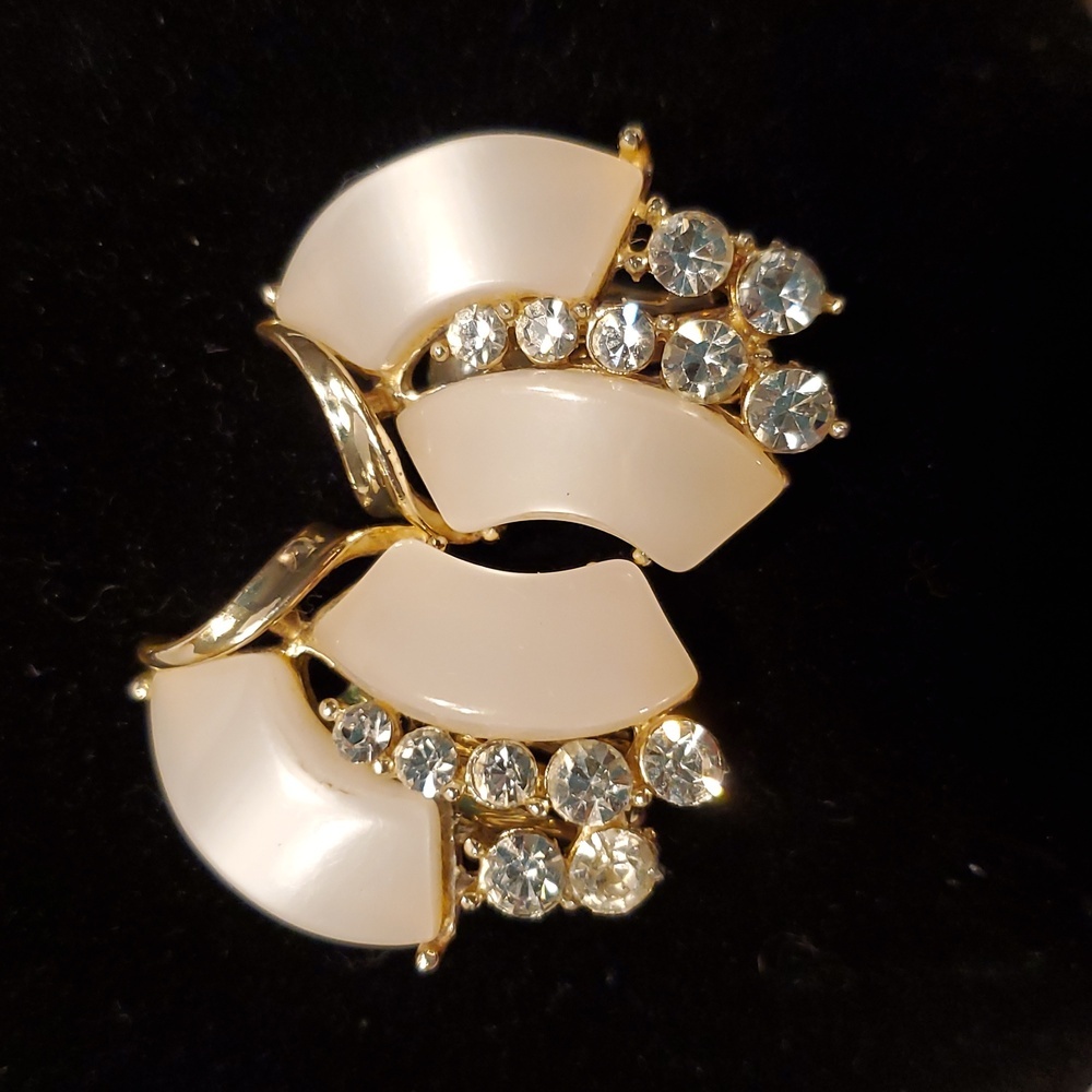 Vintage Clip Earrings white Lucite and Clear Crystals Marked STAR 1.5 inches